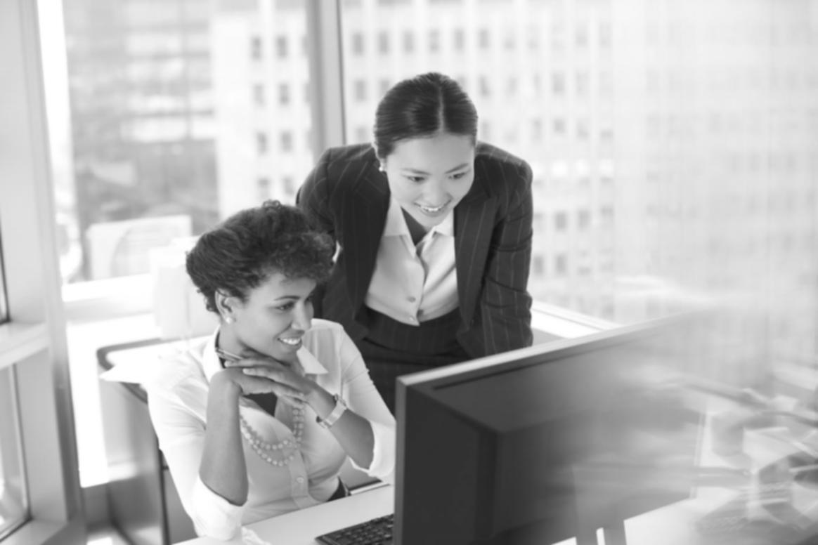 Detaillierte Budgetplanung auf einem Laptop-Bildschirm