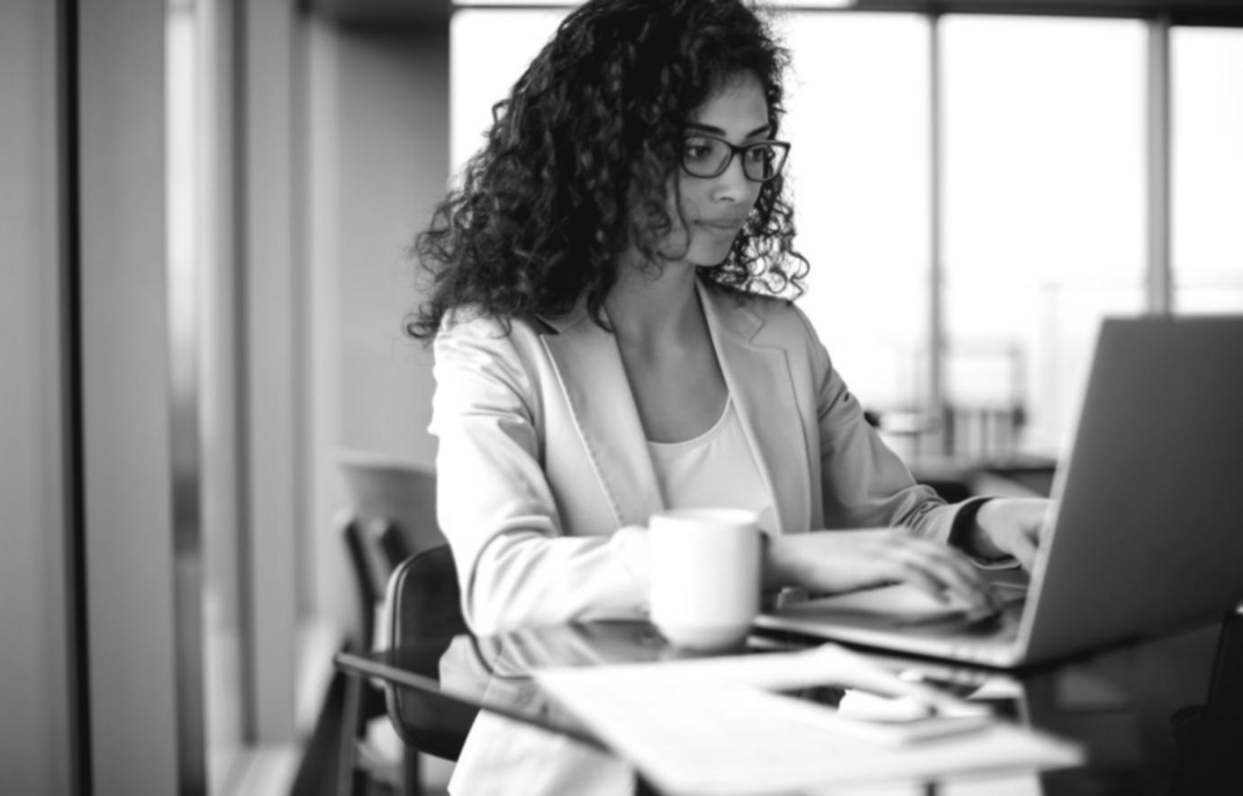 Team bei der gemeinsamen Planung von Finanzstrategien
